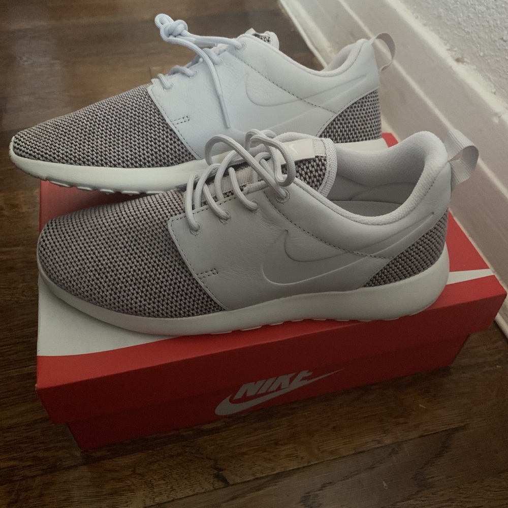 Nike Roshe One knit shoes